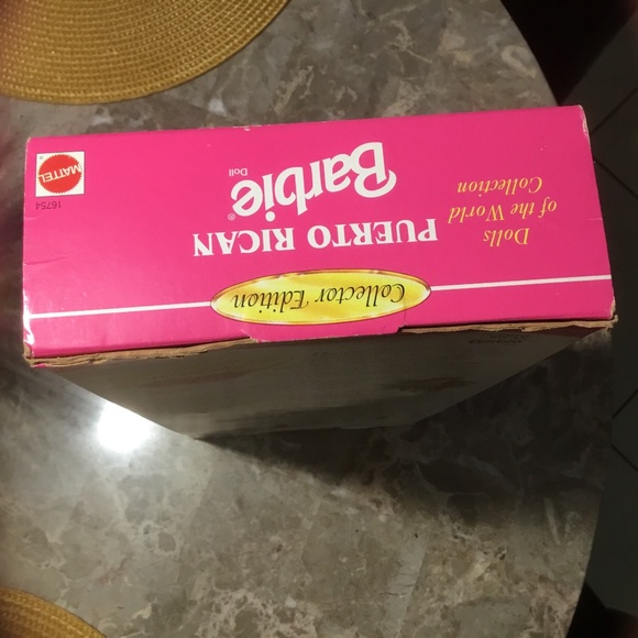 Puerto Rican Barbie (Dolls of the World Collection) 1996 - Picture 8 of 9